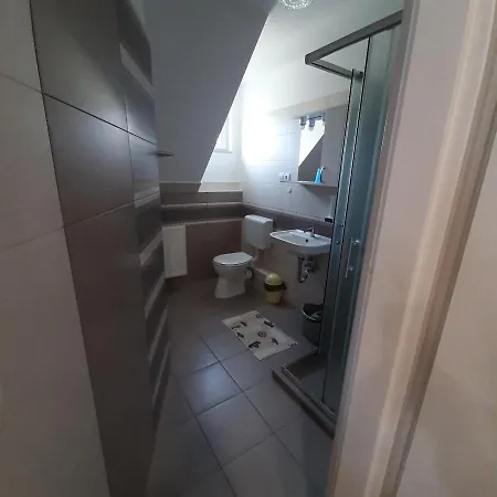 Ancsi Apartmanhaz アパート *
