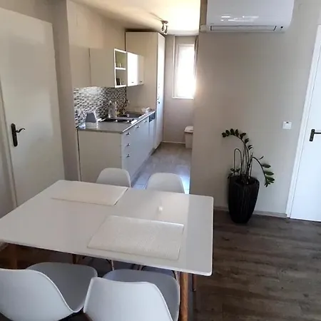 Ancsi Apartmanhaz * バラトンレッレ