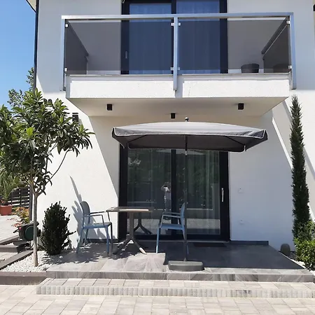 Ancsi Apartmanhaz * Balatonlelle